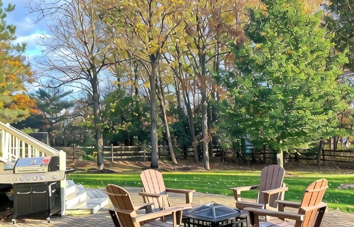 Cozy Ithaca Retreat - Fenced Yard - 7 min drive to Cornell - Ev Charger