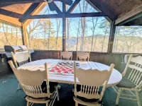 6BDRM Cabin only 10 mins to Alpine Helen/ Hot Tub/ Firepit/ Game Room/ Satellite - 3-Star