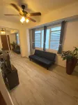 Casita Reina #2 Renovated, close to beach, private patio, 2 mi to airport - 2 星級