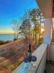 Waterfront, Stunning Views + Pool + Kayaks! Pet Friendly! -  Privatzimmer