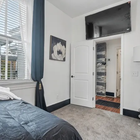 Spacious 5-bedroom house with WiFi, AC in welcoming Opelika