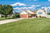 Prairie Peace - Family & Pet-Friendly Home on Quiet Cul-De-Sac w/ Games & Toys - 4-Star
