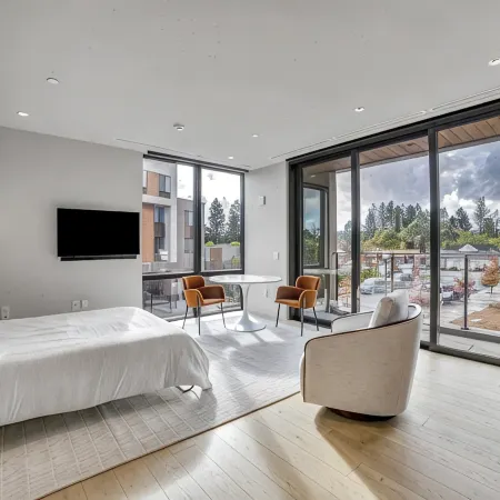 Luxury New Studio in Downtown Healdsburg with WiFi, AC, Poolhouse/Fitness Center