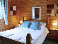 Luxurious 2 Bed Log Cabin Scandinavian Lodge in Louth Lincolnshire (2B Sleeps 6) Hotels in 