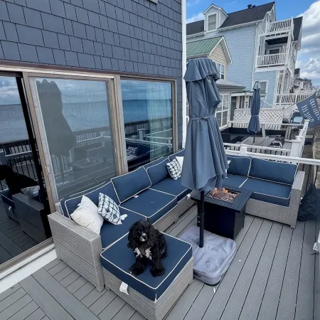 3 bedroom, waterfront cottage on the shores of the Chesapeake Bay.