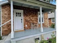 Cheerful 2-bedroom Edenton bungalow getaway โรงแรมในเอเดนตัน