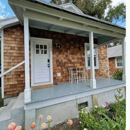 Cheerful 2-bedroom Edenton bungalow getaway
