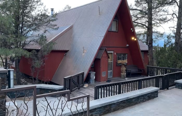 Doe Cabin Cozy Retreat Among the Pines