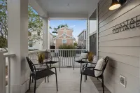 Downtown Ocean Springs Cottage with Golf Cart for Rent - Country Houses