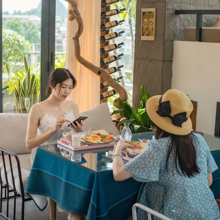 Xitang River View Holiday Hotel