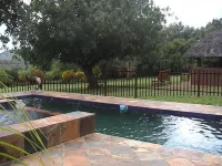 Selati 103 Guest Cottages - مسبح