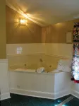 County Clare Irish Hotel & Pub - Bathtub