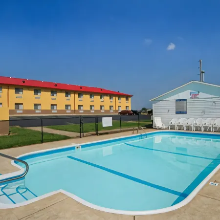 Super 8 by Wyndham Bowling Green South