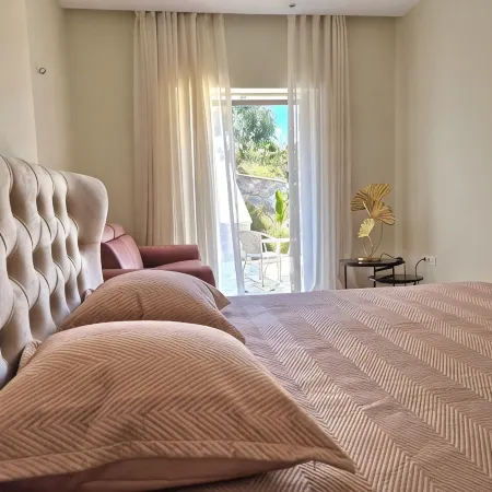 Villa Arian with great sea view, great pool and 6 minutes walk from the beach Отели в г. Эпидавр