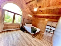 Luxurious country retreat for a family, couple or professional group!