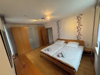 130 sqm apartment with garden and parking space - 民宿
