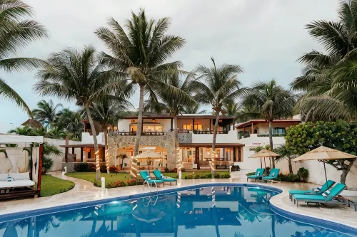 Crown Villa - Luxury Beachfront 8 bedroom property