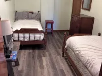 Beautiful Century old Apartments-Apt B Hotels in Algoma