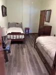 Beautiful Century old Apartments-Apt B