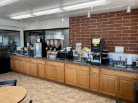 Days Inn by Wyndham Lake Point - breakfast