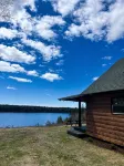 Beautiful Hilltop Waterfront cottage, private getaway, quiet lake front cottage - 무료 와이파이