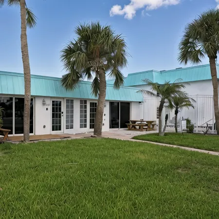 Perfect Location SK Village Condo 2 Br Short Walk to Beach, Pool Arcade Pets ok