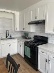 Charming 3-bedroom house with WiFi, AC in Modesto