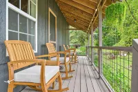 Authentic Cherokee Cabin Farm: Pickleball, Firepit, Swing, Creeks, Grills
