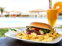 Plaza Beach Hotel โรงแรมใกล้หาด Plaka Beach