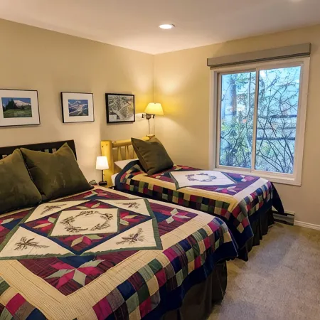 Remodeled Condo w/ FREE WiFi, Parking, Heated Pool, Hot Tubs, Skier Shuttle