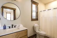 Enchanting cabin with WiFi in Lakeside