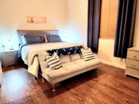 Beautiful 5 bedroom home with an Amazing * HEATED POOL! - Homestays