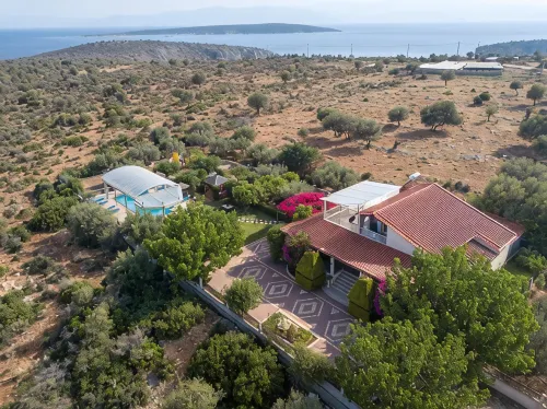 Spacious Villa with heated pool that becomes indoor