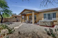 2400 sq. ft., 4 bedroom, 2 bath, sleeps 8, hot tub - 방갈로