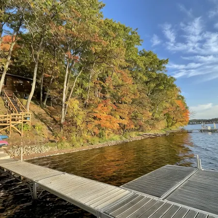 Stunning Sunrises from spacious Big Round Lake Cabin