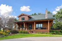 Beautiful 5 Bdrm Lakefront Log Cabin - under 1hr from Mpls! - Chalets