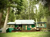Pet Friendly Quiet Cabin with Privacy, Hot Tub, and Backcountry Access.