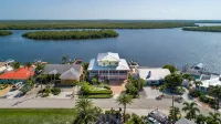 Matlacha/Cape Coral - Kokopelli  House - a  three-story Key West style residence