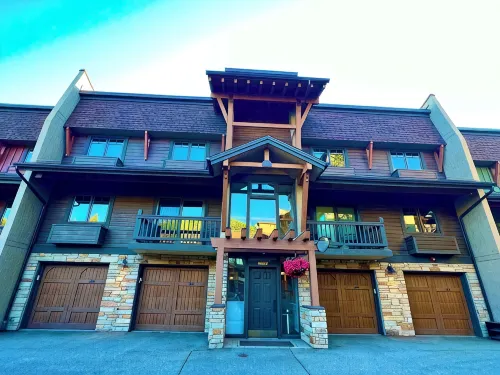 STUNNING Ski Condo, 250 yards to Gondola  PRIVATE Sauna, AC, Pool, Hot Tubs! - Swimmingpools