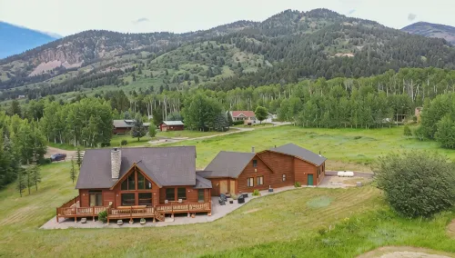 MAJESTIC VIEWS | Family Lodge | Large Deck
