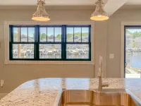 Kayak Shack: 1st Floor, Waterfront Lake House, Dock Boat & Jet Ski - WiFi