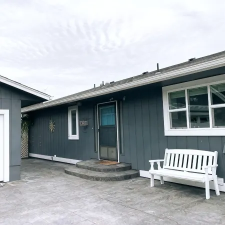 Sunrise Camano View Retreat: HotTub, Grill, Games, Pet & Family-Friendly!