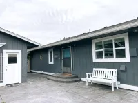 Sunrise Camano View Retreat: HotTub, Grill, Games, Pet & Family-Friendly! - 4-stjärniga
