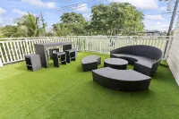 Large Family Retreat • Pool • Game Room • Gym • Near Beaches • Shopping! - Kitchens