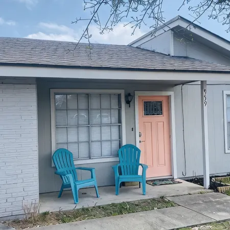 Cozy cottage minutes away from great fishing and ferry to the island!