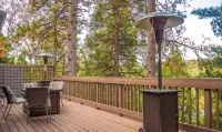 Cheerful 4-Bedroom Cabin with Hot Tub