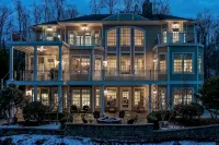 Lake Daze - Incredible 8 Bedroom Lake Gaston 5-star Boat included in rental - 4-Star