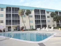 Two Bedroom Condo mins from beach Hotels in Freeport