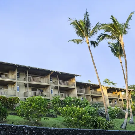 Oceanfront Hana Kai Maui #1- 1 Br, Corner Unit 100ʻ from Water! King Bd, Kitchen