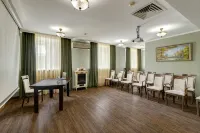 Avrora Hotel